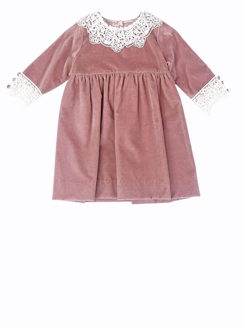 ABITO IN VELLUTO E MERLETTO Lartigianalità 100% Made in Italy, leccellente qualità e limpeccabile cura dei dettagli sono gli elementi distintivi che rendono unica la linea Jesurum Baby, un perfetto connubio tra tradizione e innovazione. JESURUM | IOLITE02